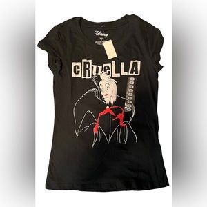 Women’s Disney Cruella De vil graphic T-shirt small NWT* 🐾❤️🖤